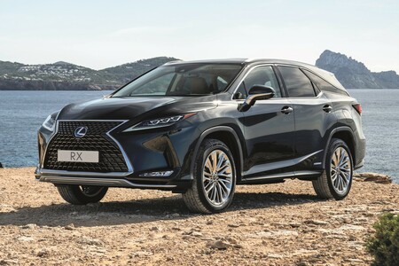 25 LAT TEMU LEXUS ROZPOCZĄŁ SPRZEDAŻ MODELU RX. TO NAJPOPULARNIEJSZE AUTO W HISTORII MARKI