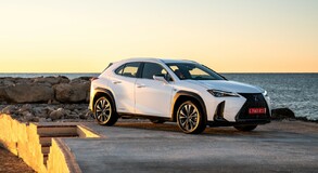 2019 UX F SPORT