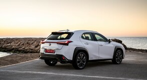 2019 UX F SPORT