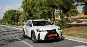 2019 UX F SPORT