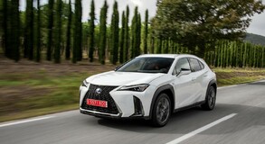 2019 UX F SPORT