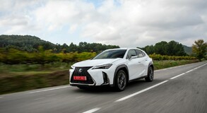 2019 UX F SPORT