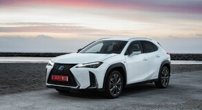 2019 UX F SPORT