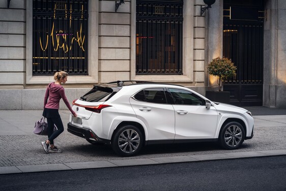 MODERNIZOVANÝ LEXUS UX PŘINÁŠÍ SPOUSTU NOVINEK