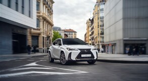 LEXUS UX Z NOWYMI MULTIMEDIAMI, POPRAWIONYM UKŁADEM JEZDNYM I Z WIĘKSZYMI MOŻLIWOŚCIAMI KONFIRGURACJI