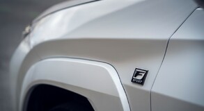 LEXUS UX Z NOWYMI MULTIMEDIAMI, POPRAWIONYM UKŁADEM JEZDNYM I Z WIĘKSZYMI MOŻLIWOŚCIAMI KONFIRGURACJI