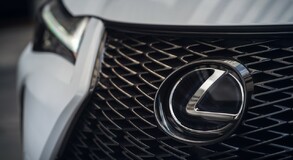 LEXUS UX Z NOWYMI MULTIMEDIAMI, POPRAWIONYM UKŁADEM JEZDNYM I Z WIĘKSZYMI MOŻLIWOŚCIAMI KONFIRGURACJI