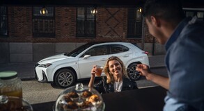 LEXUS UX Z NOWYMI MULTIMEDIAMI, POPRAWIONYM UKŁADEM JEZDNYM I Z WIĘKSZYMI MOŻLIWOŚCIAMI KONFIRGURACJI