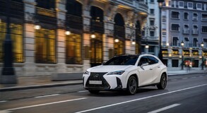 LEXUS UX Z NOWYMI MULTIMEDIAMI, POPRAWIONYM UKŁADEM JEZDNYM I Z WIĘKSZYMI MOŻLIWOŚCIAMI KONFIRGURACJI