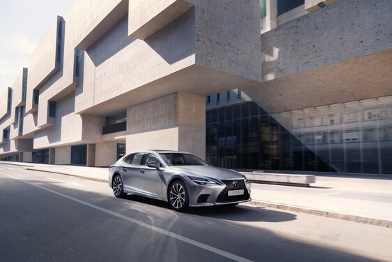 CO DRUGI LEXUS LS SPRZEDANY W EUROPIE TRAFIŁ DO POLSKI