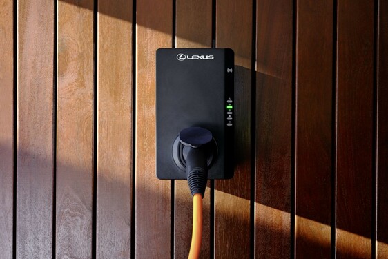 STACJE LEXUS HOMECHARGE DLA AUT ELEKTRYCZNYCH I HYBRYD PLUG-IN. KOMFORTOWE ŁADOWANIE BEZ WYCHODZENIA Z DOMU