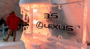 35 LAT LEXUSA W KANADZIE