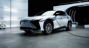 Lexus RZ 450e autem superbohaterów Marvela. Kulisy filmu „Czarna Pantera: Wakanda w moim sercu”