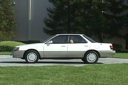 LEXUS ES MA JUŻ 35 LAT. TO NAJPOPULARNIEJSZA LIMUZYNA W HISTORII MARKI