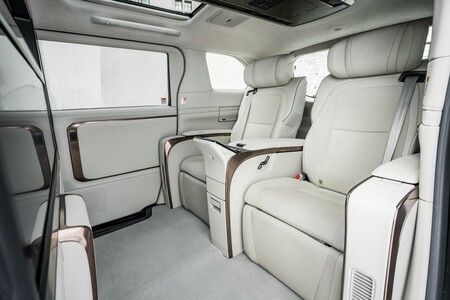 LEXUS WPROWADZA LEASING 100% DLA MODELU LM