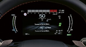 A ló és lovasának egységét idézi a vadonatúj Lexus NX pilótafülkéje