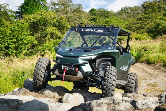 PROTOTYPOWY LEXUS ROV Z INNOWACYJNĄ POWŁOKĄ PRZEDNIEJ SZYBY. PIERWSZE TAKIE ROZWIĄZANIE NA ŚWIECIE