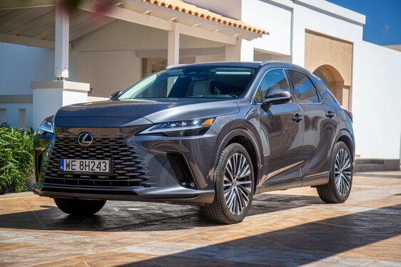 LEXUS RX NAJPOPULARNIEJSZYM AUTEM SEGMENTU E-SUV PREMIUM W LISTOPADZIE