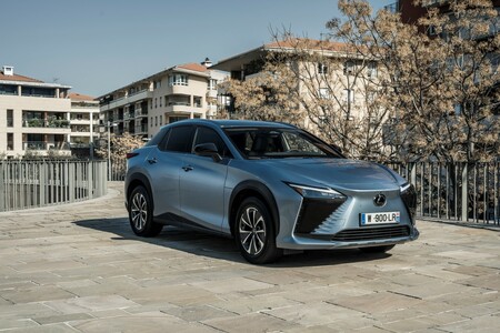 ELEKTRYCZNY LEXUS RZ Z NOWYM NAPĘDEM O WIĘKSZYM ZASIĘGU