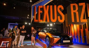 Lexus RZ comic Salva Espin