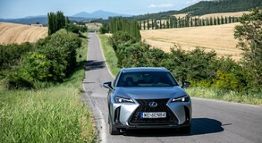 Lexus UX 2024