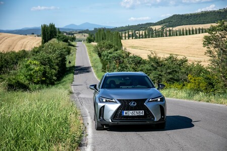 LEXUS MARKĄ NR 1 WŚRÓD KLIENTÓW INDYWIDUALNYCH. NX I ES ZE WZROSTAMI, LBX LIDEREM SEGMENTU