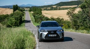 Lexus UX 2024