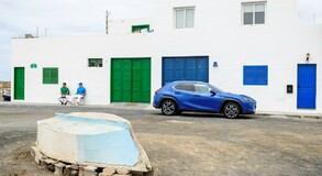 3000 KM TÁVOLSÁGBÓL RENDEZI A NEVES BLOGGER A VADONATÚJ LEXUS UX FOTÓZÁSÁT