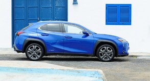3000 KM TÁVOLSÁGBÓL RENDEZI A NEVES BLOGGER A VADONATÚJ LEXUS UX FOTÓZÁSÁT