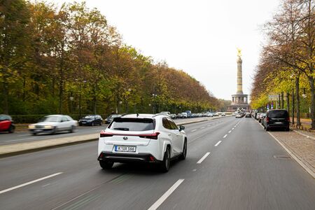 BOGATO WYPOSAŻONY LEXUS UX JUŻ OD 990 ZŁ NETTO MIESIĘCZNIE