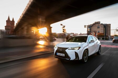 LEXUS RX NAJPOPULARNIEJSZYM AUTEM SEGMENTU E-SUV PREMIUM W LISTOPADZIE