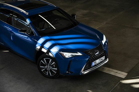 Lexus UX - local