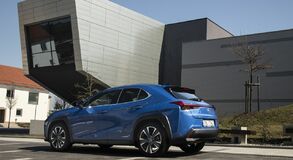 Lexus UX - local