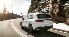 LEXUS LX Z TRZEMA RODZAJAMI KABINY I WERSJĄ F SPORT