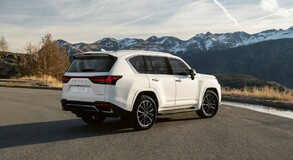 LEXUS LX Z TRZEMA RODZAJAMI KABINY I WERSJĄ F SPORT