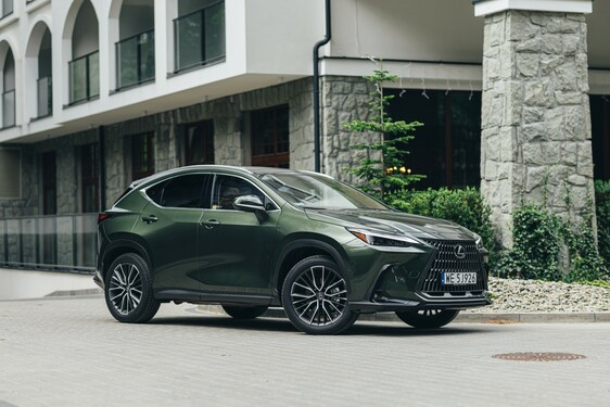 LEXUS NX PO RAZ TRZECI Z RZĘDU NAJLEPSZY W SWOIM SEGMENCIE
