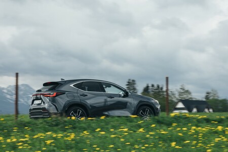 LEXUS NX Z KORZYŚCIĄ NAWET DO 57,5 TYS. ZŁ. WERSJA PRESTIGE ZYSKAŁA 20-CALOWE FELGI