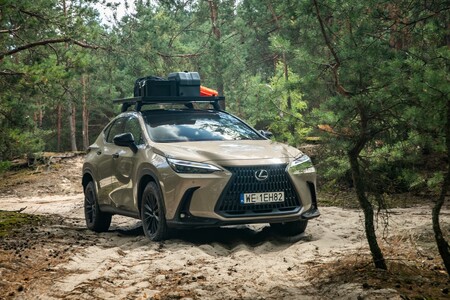 INTELIGENTNY NAPĘD 4X4 E-FOUR LEXUSA. WYSOKI KOMFORT I NISKIE ZUŻYCIE PALIWA