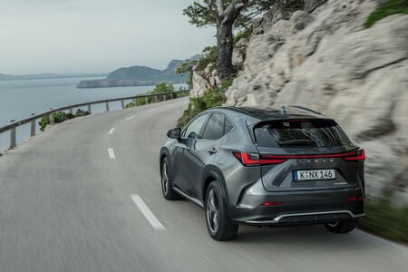 LEXUS NX Z 2024 ROKU PRODUKCJI Z SZYBKIM TERMINEM ODBIORU. WERSJA PRESTIGE JUŻ OD 228 000 ZŁ