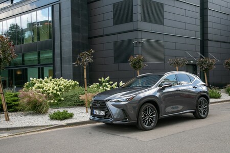 INSTYTUT IIHS POTWIERDZIŁ NAJWYŻSZY POZIOM BEZPIECZEŃSTWA LEXUSA NX