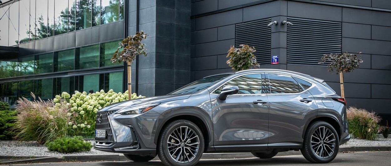 HYBRYDOWY LEXUS FLOTOWYM SAMOCHODEM KLASY PREMIUM. NISKIE ZUŻYCIE PALIWA, NIEZAWODNOŚĆ, WYSOKA WARTOŚĆ REZYDUALNA