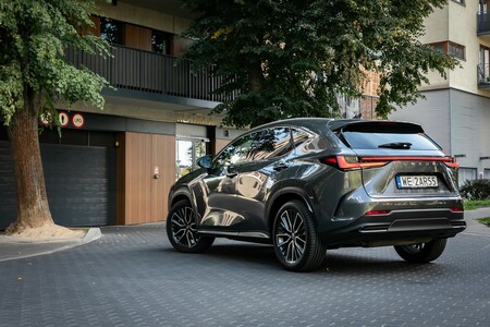 HYBRYDOWY LEXUS FLOTOWYM SAMOCHODEM KLASY PREMIUM. NISKIE ZUŻYCIE PALIWA, NIEZAWODNOŚĆ, WYSOKA WARTOŚĆ REZYDUALNA