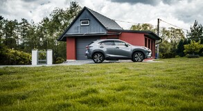 Lexus NX 300h - local