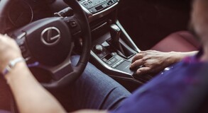 Lexus NX 300h - local
