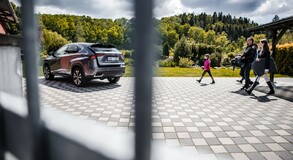 Lexus NX 300h - local