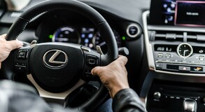 Lexus NX 300h - local