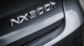 Lexus NX 300h - local