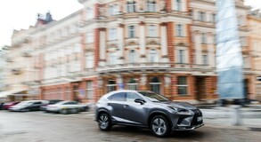 Lexus NX 300h - local