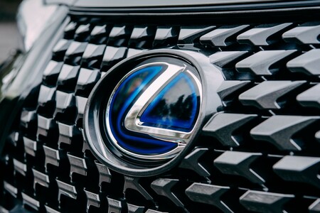 LEXUS PO RAZ CZWARTY NAJBARDZIEJ NIEZAWODNĄ MARKĄ W AUTO TRADER NEW CAR AWARDS