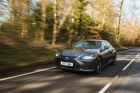 LEXUS PO RAZ CZWARTY NAJBARDZIEJ NIEZAWODNĄ MARKĄ W AUTO TRADER NEW CAR AWARDS